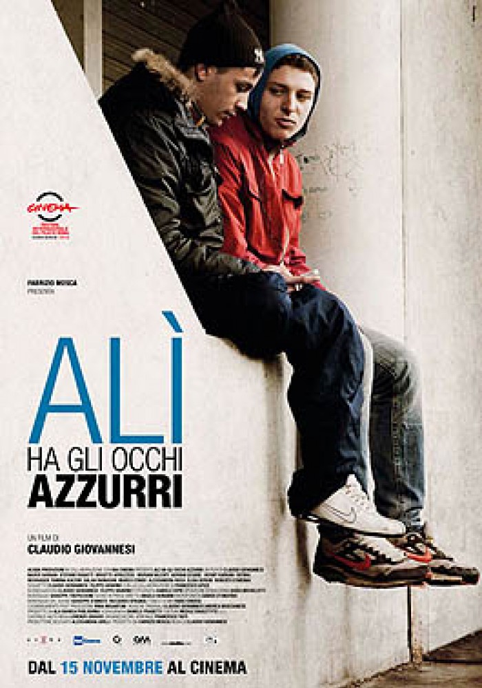 Ali ima plave oči